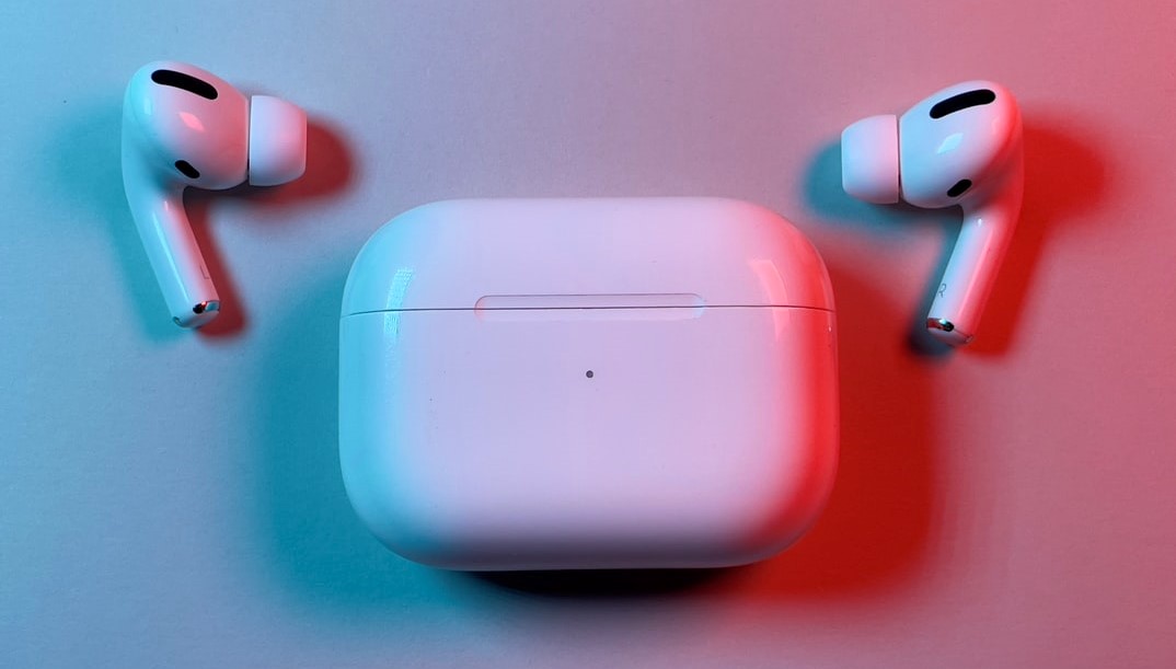 科技新知】Airpods Pro無法充電？解決/送修辦法看這裡！|傑昇通信~挑戰